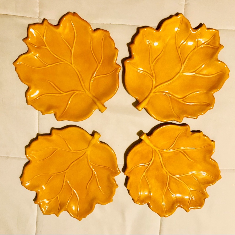 Beautiful Linens N Things set of 4 serve ware